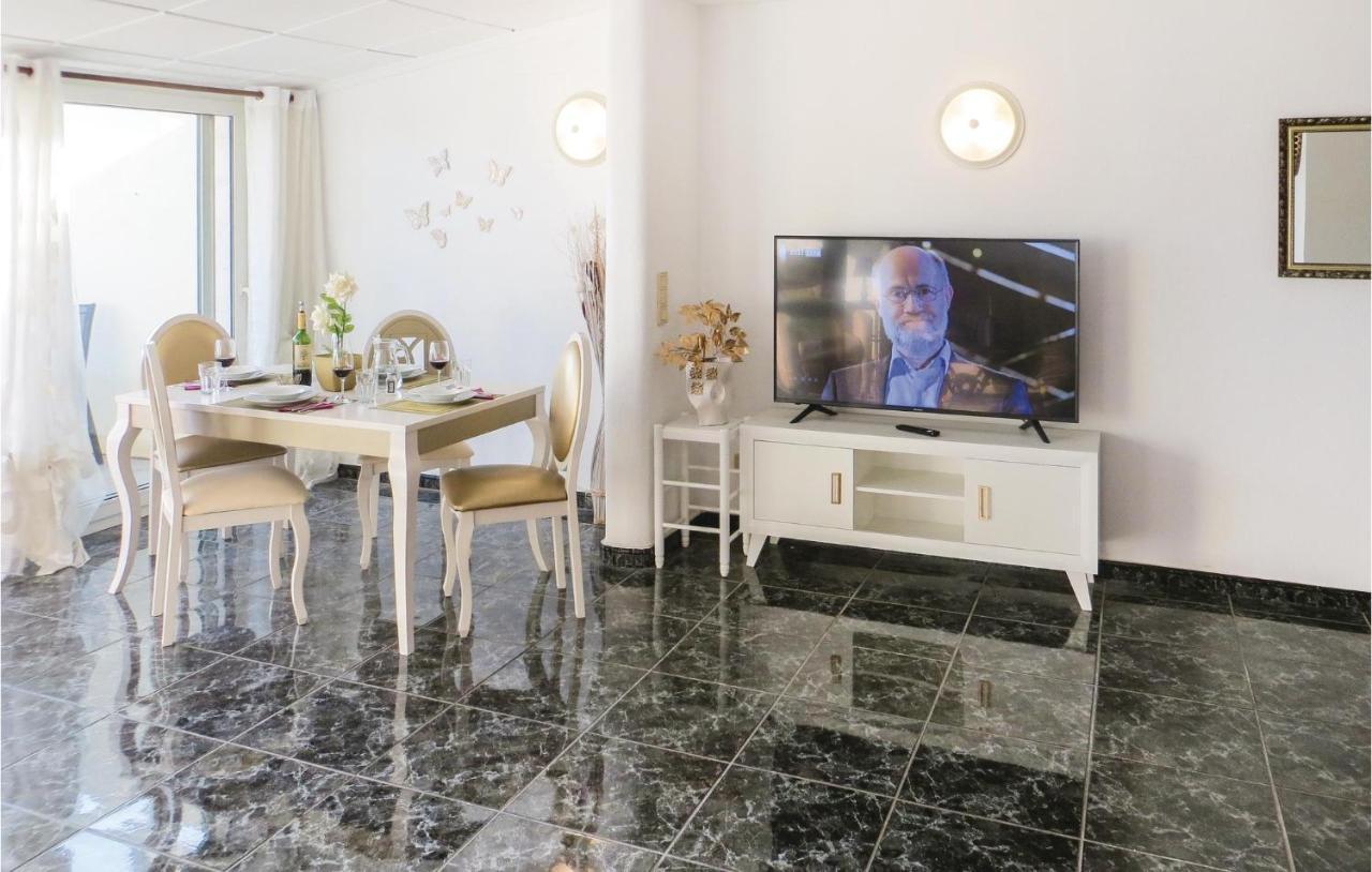 2 Bedroom Stunning Apartment In Torrevieja Extérieur photo