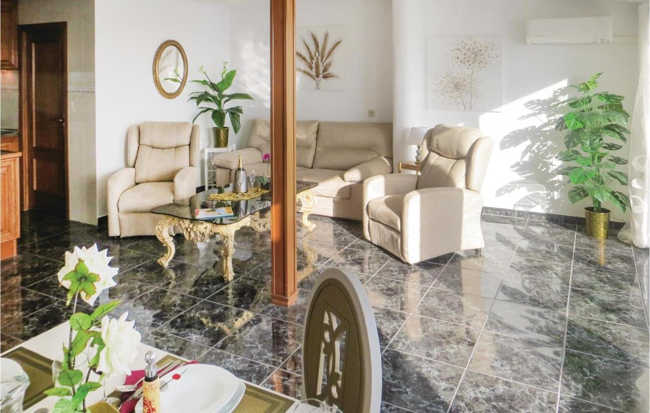2 Bedroom Stunning Apartment In Torrevieja Extérieur photo