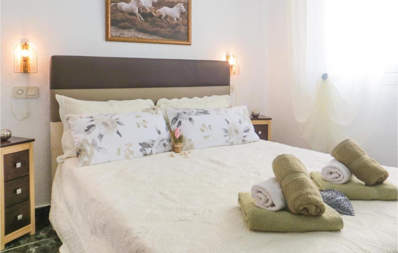 2 Bedroom Stunning Apartment In Torrevieja Extérieur photo