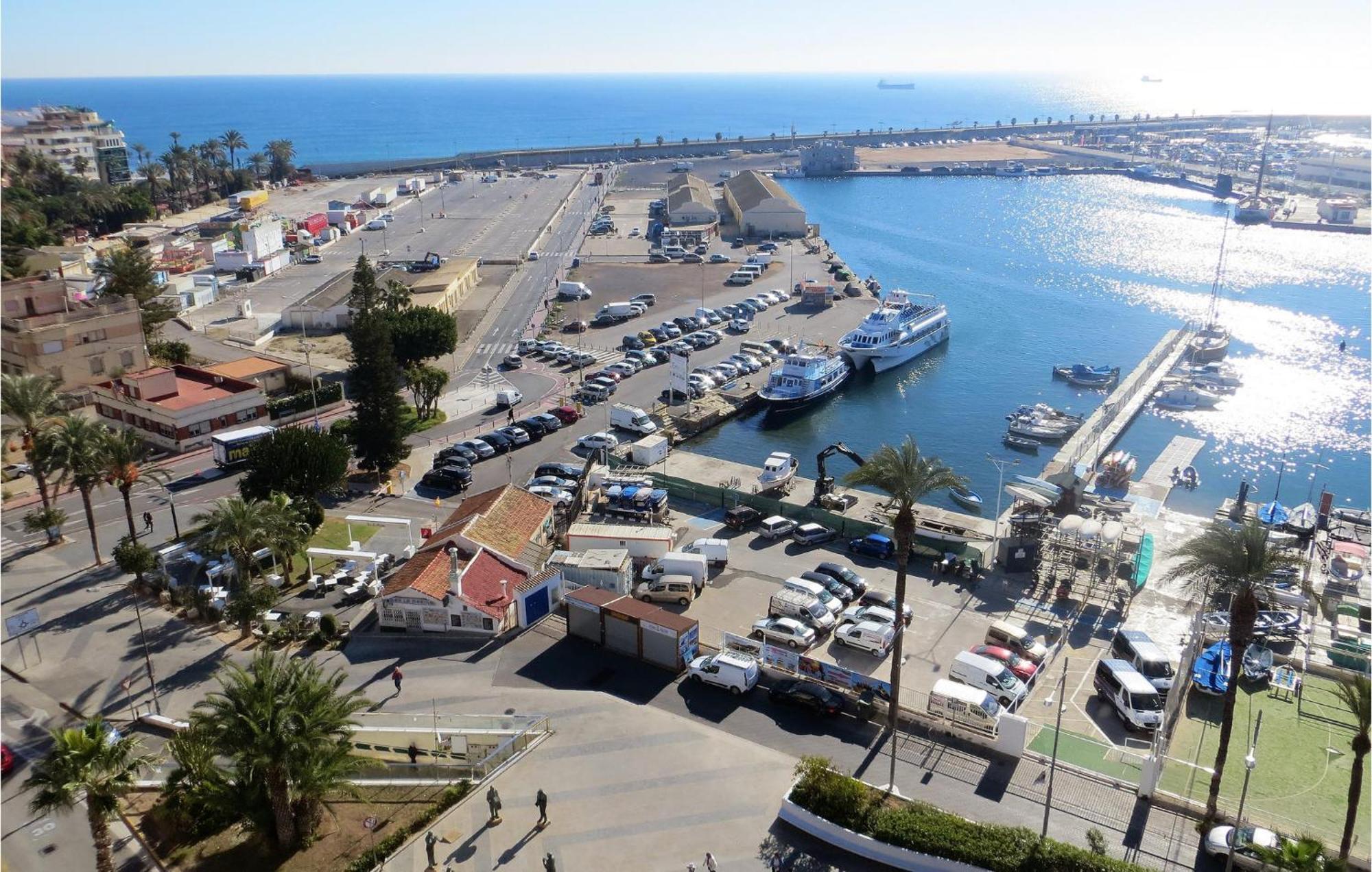 2 Bedroom Stunning Apartment In Torrevieja Extérieur photo
