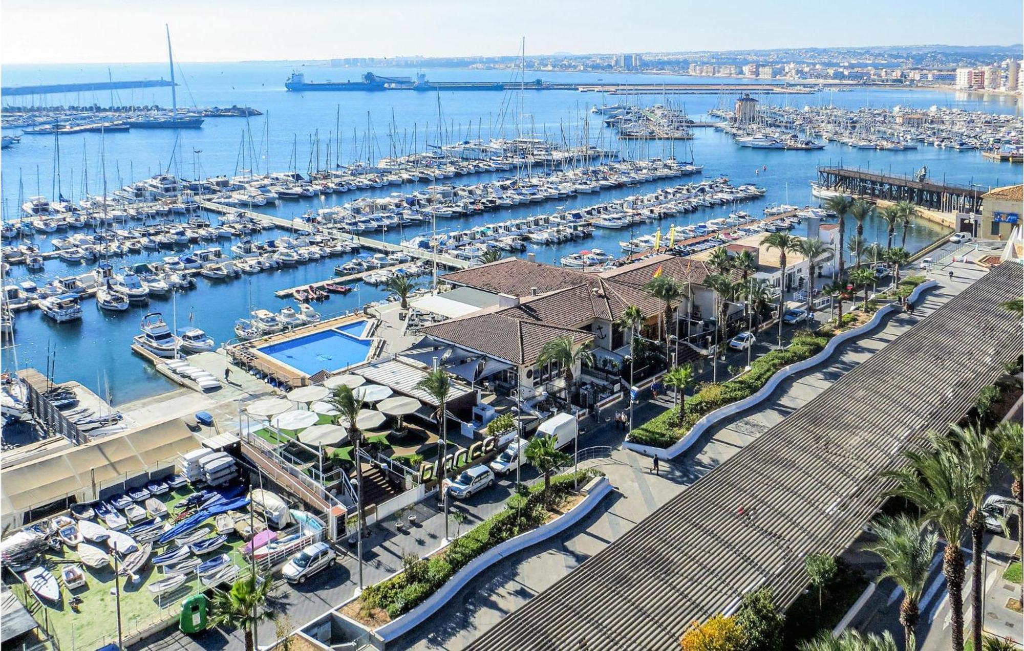 2 Bedroom Stunning Apartment In Torrevieja Extérieur photo